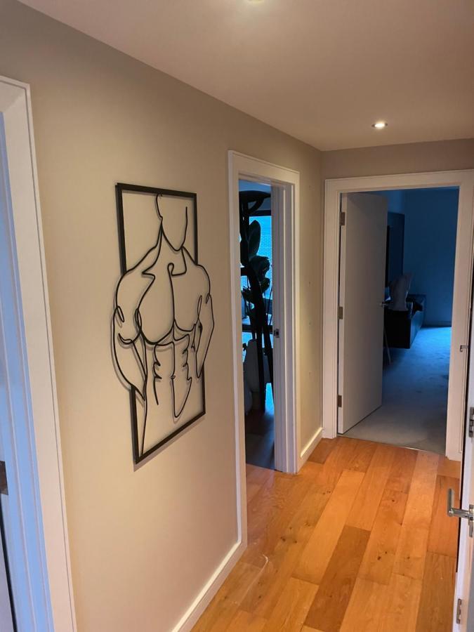 Cosy Bedroom In Luxury Apartment London Exterior foto