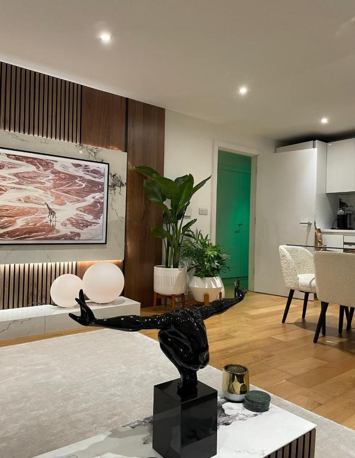 Cosy Bedroom In Luxury Apartment London Exterior foto